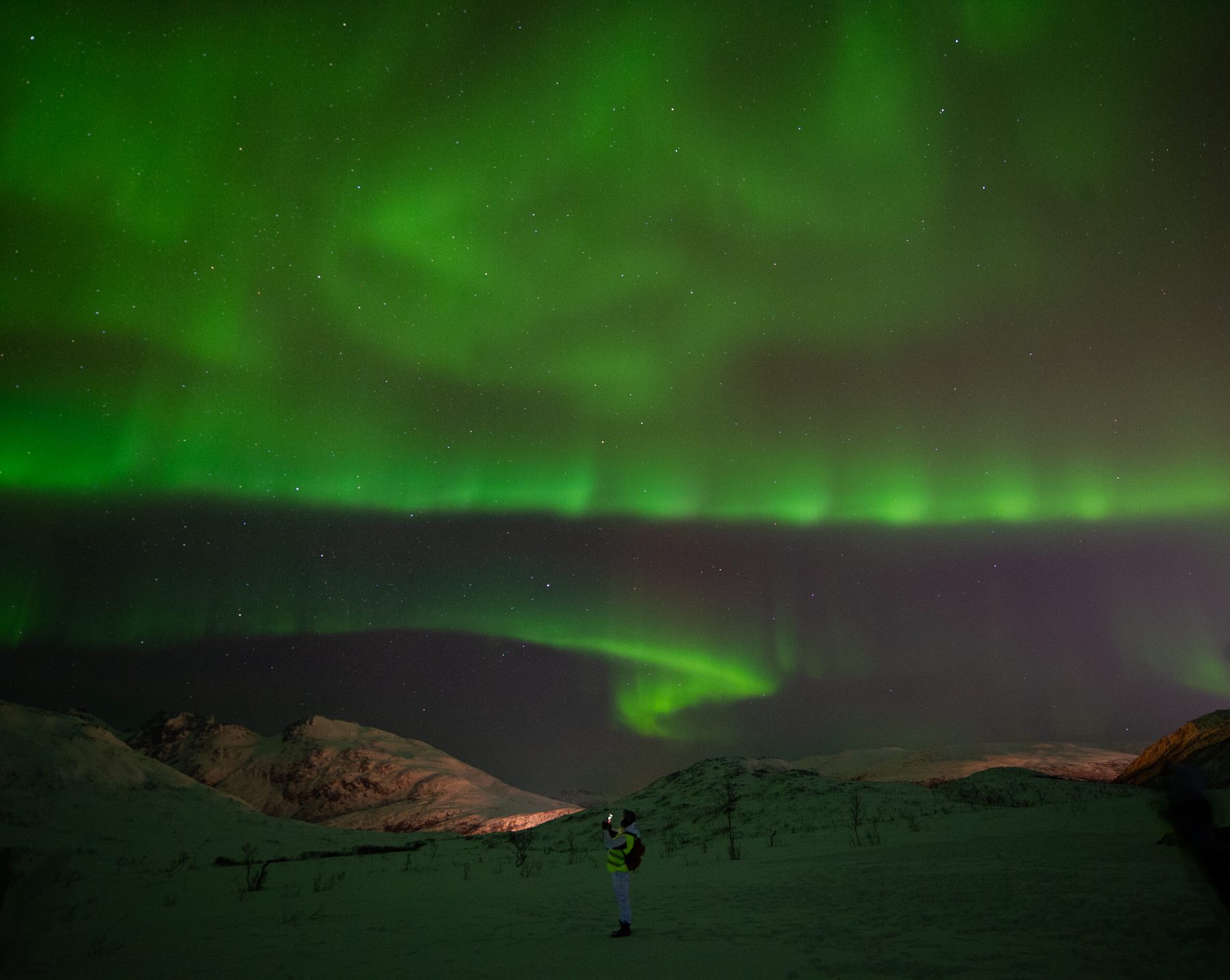 Photographing auroras