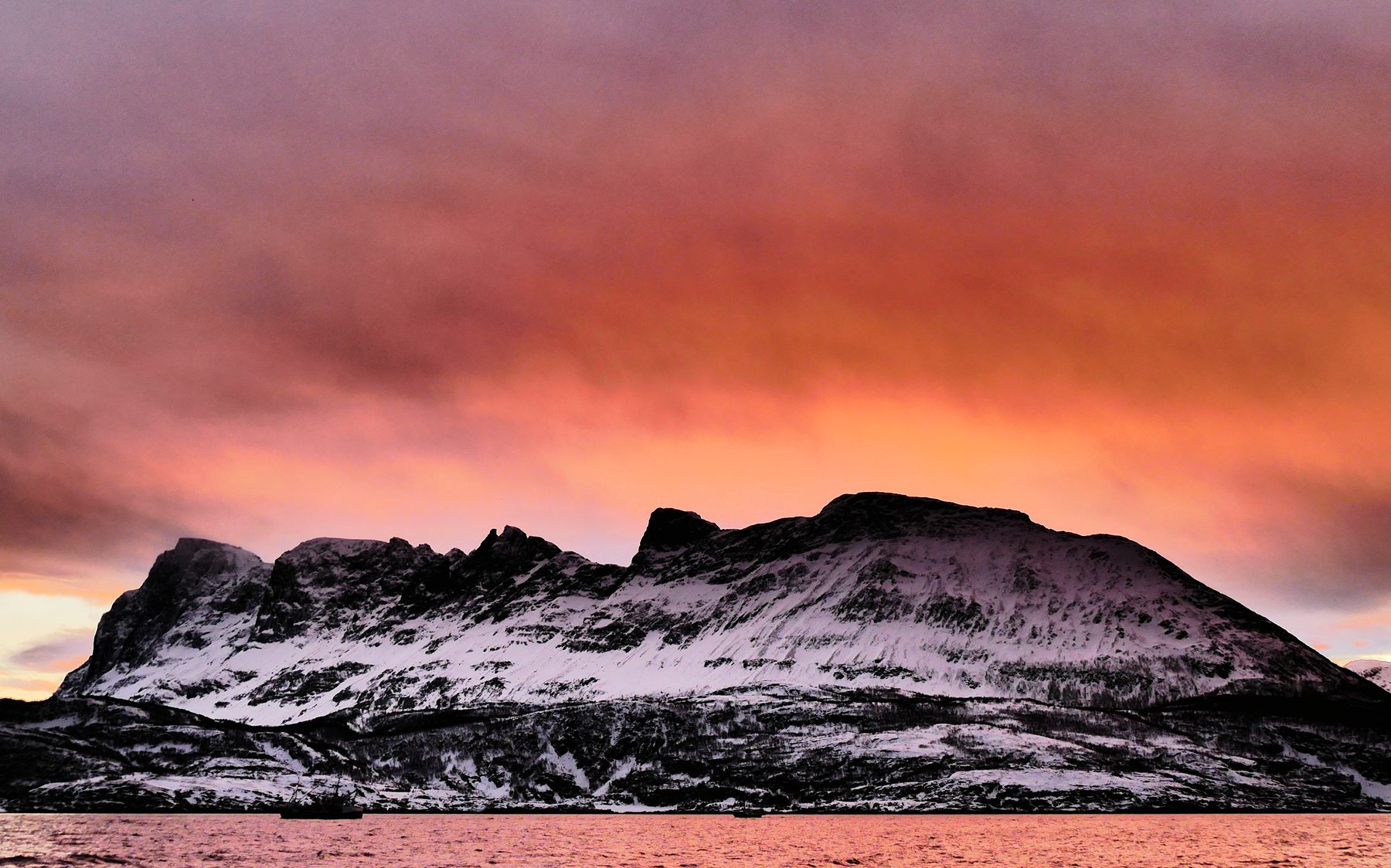 Mountains under reds
